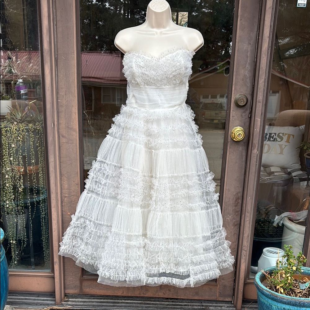 Vintage 1950’s Tulle Elegant White Strapless Prom Dress
